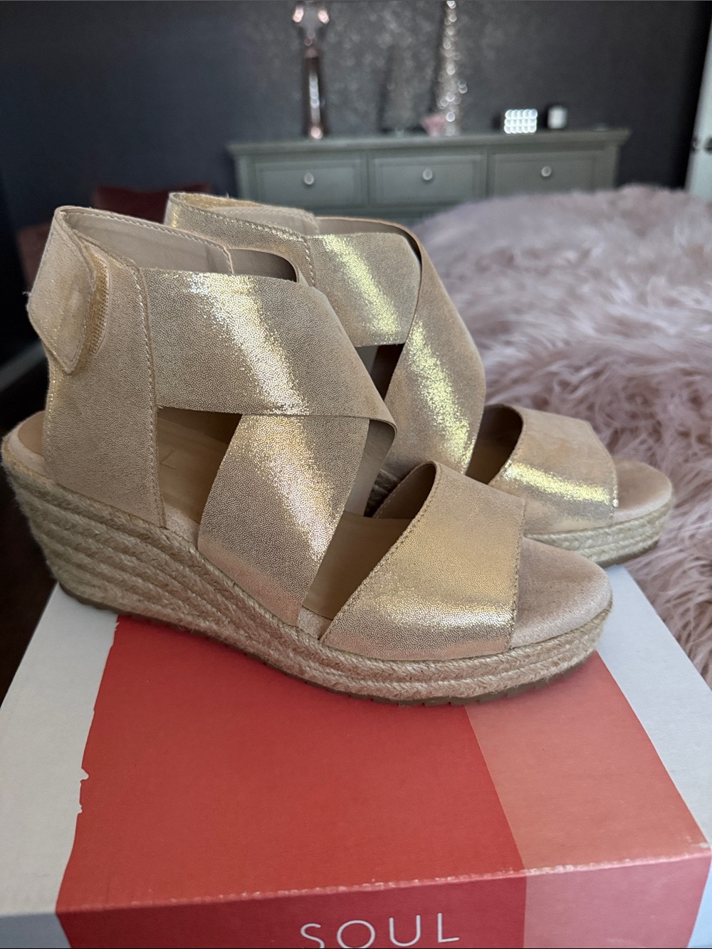 SOUL Naturalizer Gold Wedge Sandals